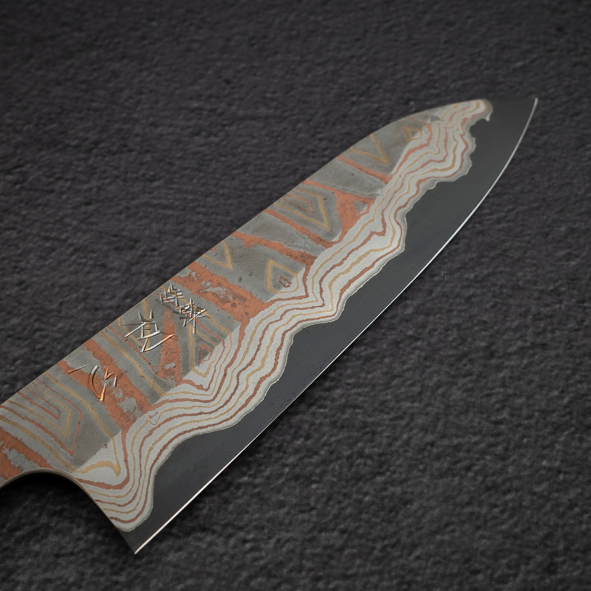 DSC_2833.jpg Hatsukokoro x Nigara Irodori Blue 2 Rainbow Damascus Santoku 180mm, view 3