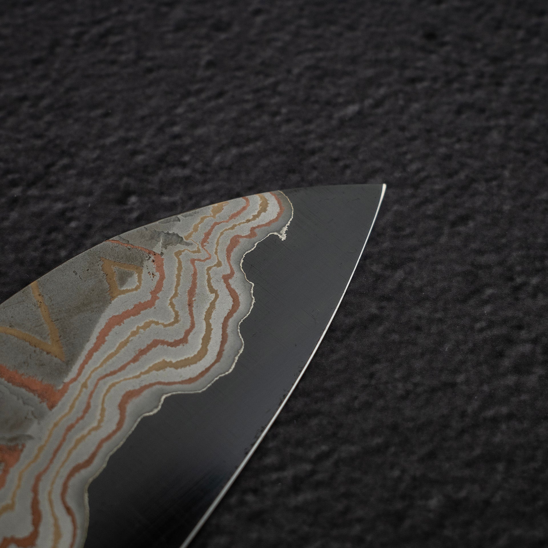 DSC_2834.jpg Hatsukokoro x Nigara Irodori Blue 2 Rainbow Damascus Santoku 180mm, view 4