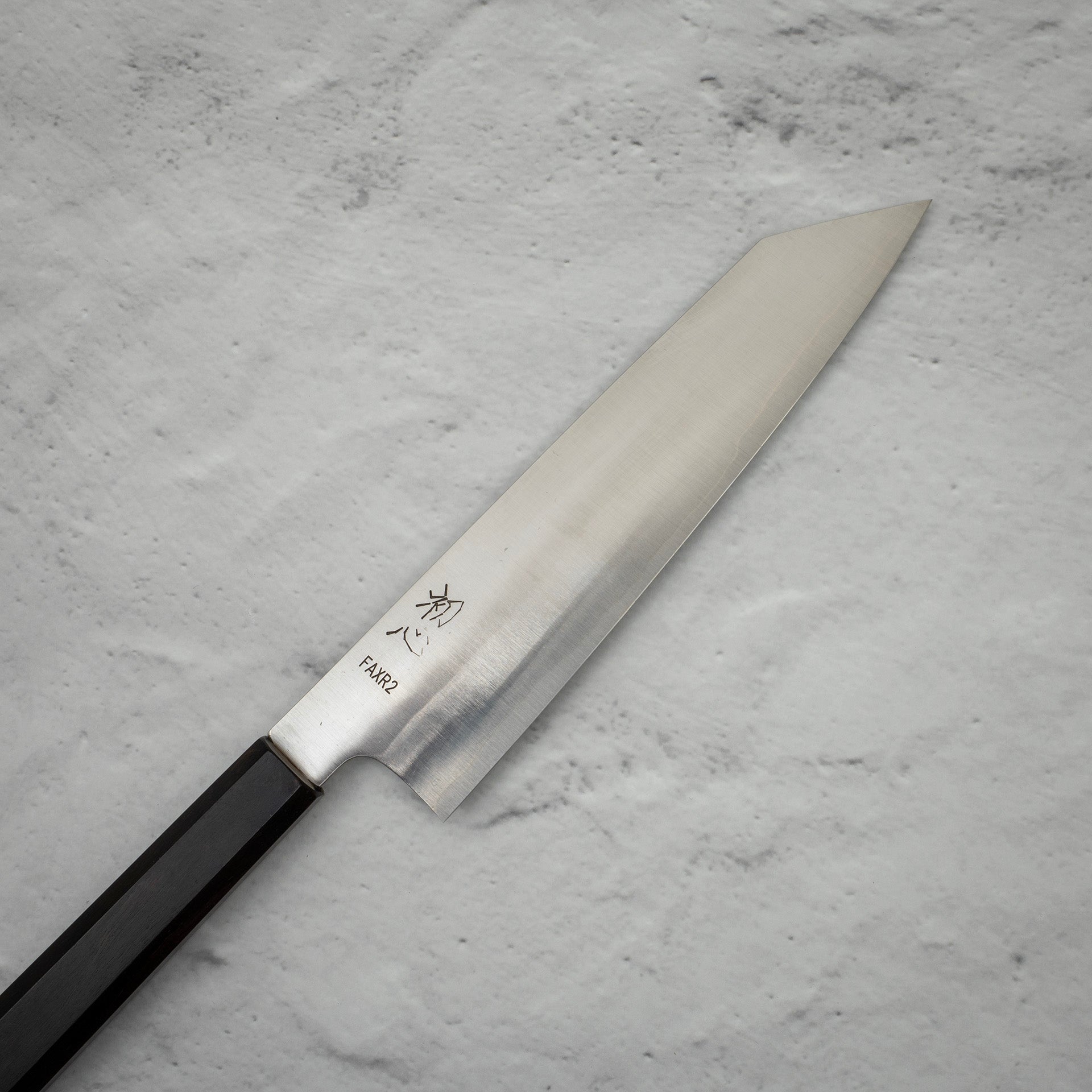 HatsukokoroFAXR2MigakiKtipGyuto210mmEbonyd.jpg Hatsukokoro FAXR2 Migaki K tip Gyuto 210mm Ebony, view 2