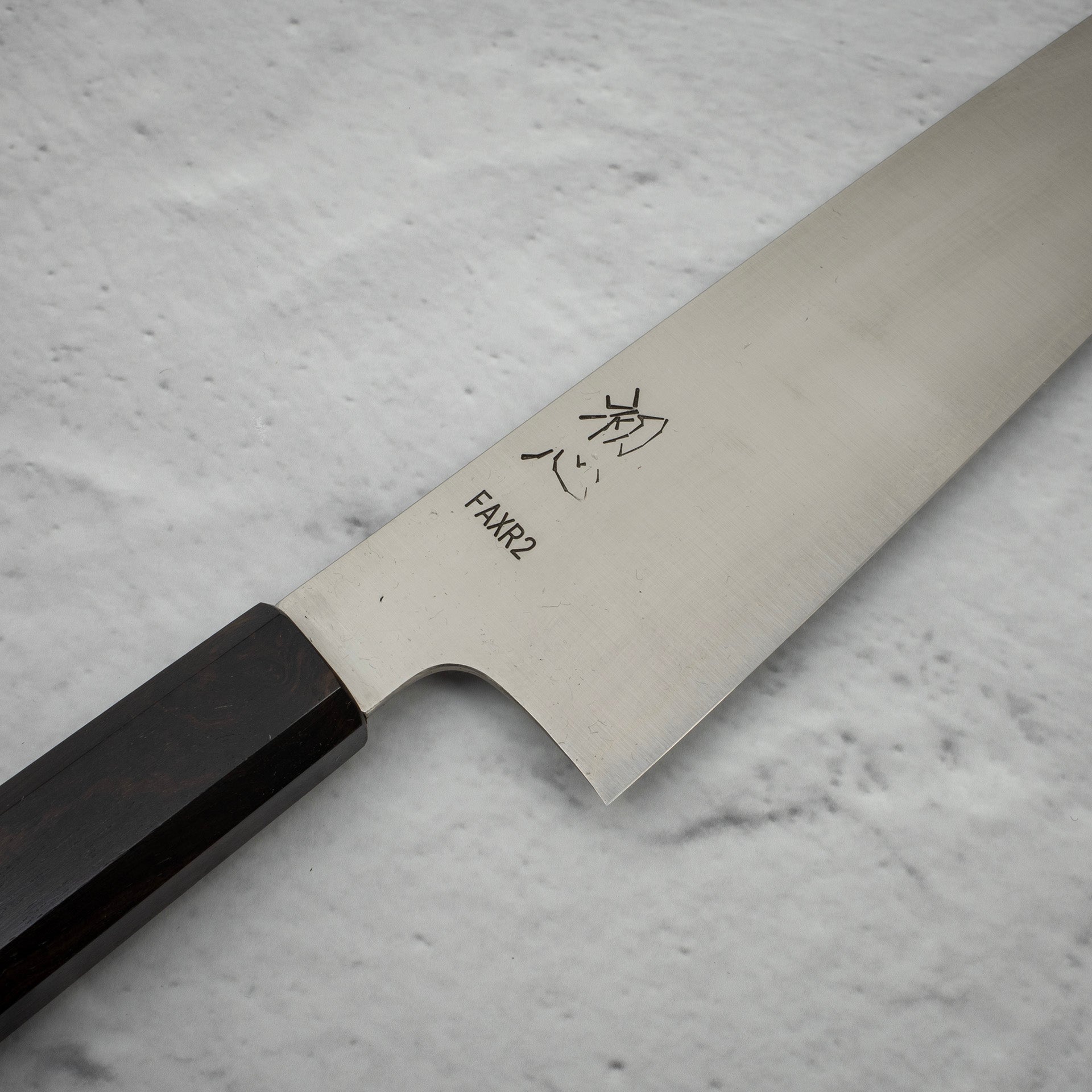 HatsukokoroFAXR2MigakiKtipGyuto210mmEbonyf.jpg Hatsukokoro FAXR2 Migaki K tip Gyuto 210mm Ebony, view 3