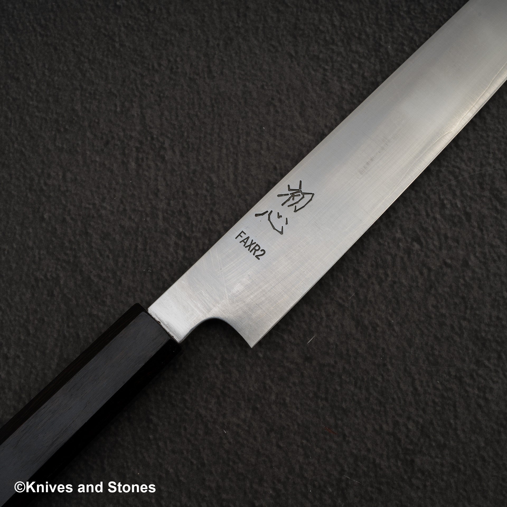 Hatsukokoro_FAXR2_Migaki_K-tip_Sujihiki_240mm-20240807-03.jpg Hatsukokoro FAXR2 Migaki K-tip Sujihiki 240mm, view 3