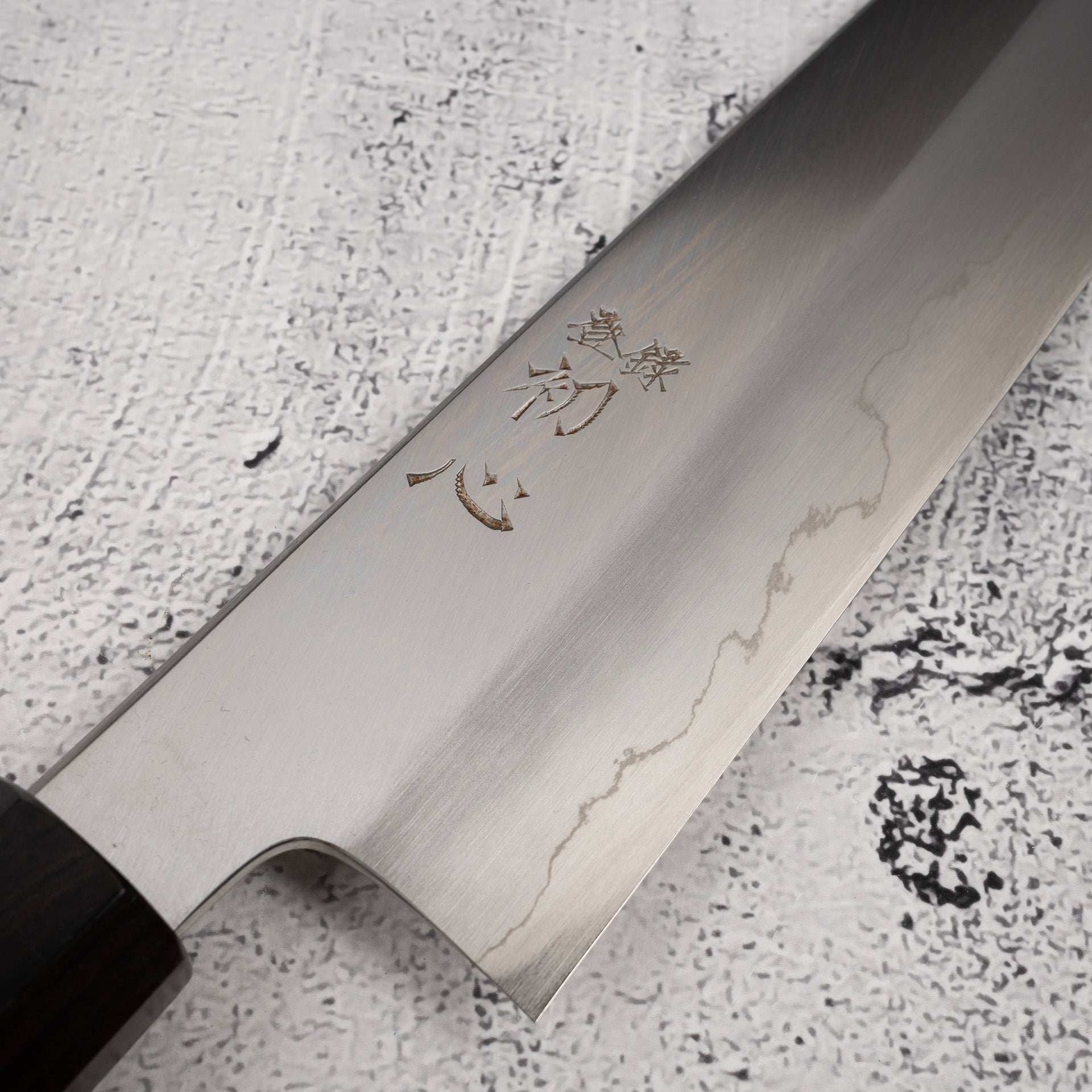HatsukokoroxNakagawaGinsanWide-bevelKtipGyuto240mmc.jpg Hatsukokoro x Nakagawa Ginsan Wide-bevel K tip Gyuto 240mm, view 3