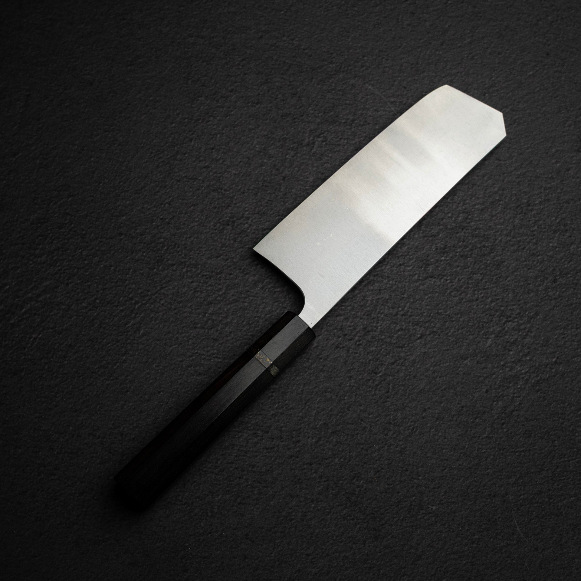 ShibataKoutetsuChromaxBossNakiri_EbonyBlackRingHandlec.jpg Shibata Koutetsu Chromax Boss Nakiri 175mm, Ebony Black Ring Handle, view 2