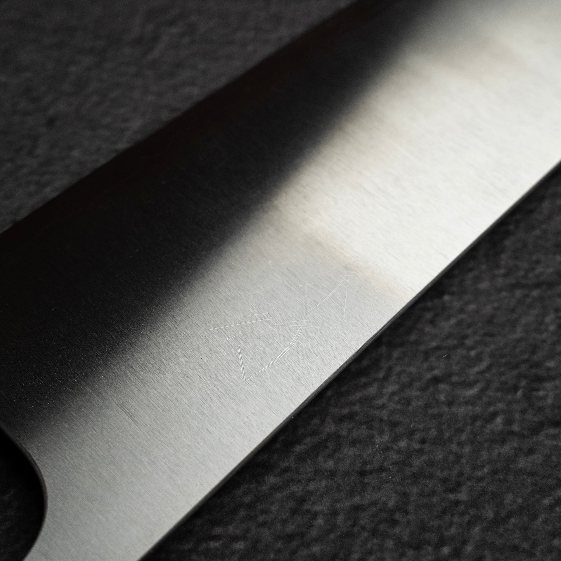 ShibataKoutetsuChromaxBossNakiri_EbonyBlackRingHandled.jpg Shibata Koutetsu Chromax Boss Nakiri 175mm, Ebony Black Ring Handle, view 3