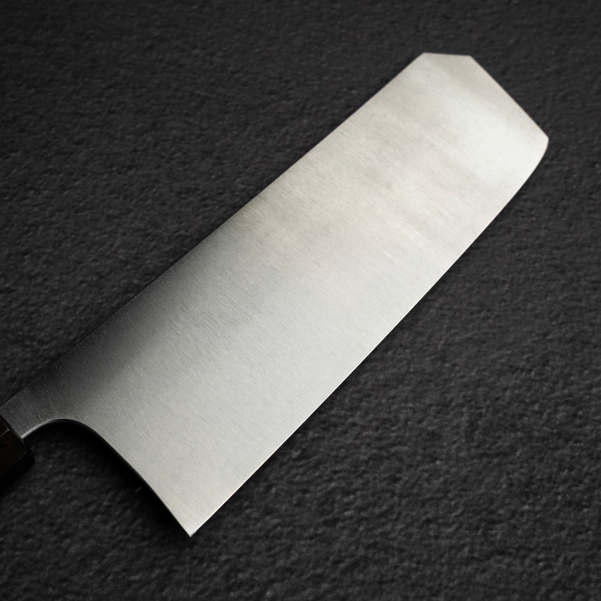 ShibataKoutetsuChromaxBossNakiri_EbonyBlackRingHandleg.jpg Shibata Koutetsu Chromax Boss Nakiri 175mm, Ebony Black Ring Handle, view 6
