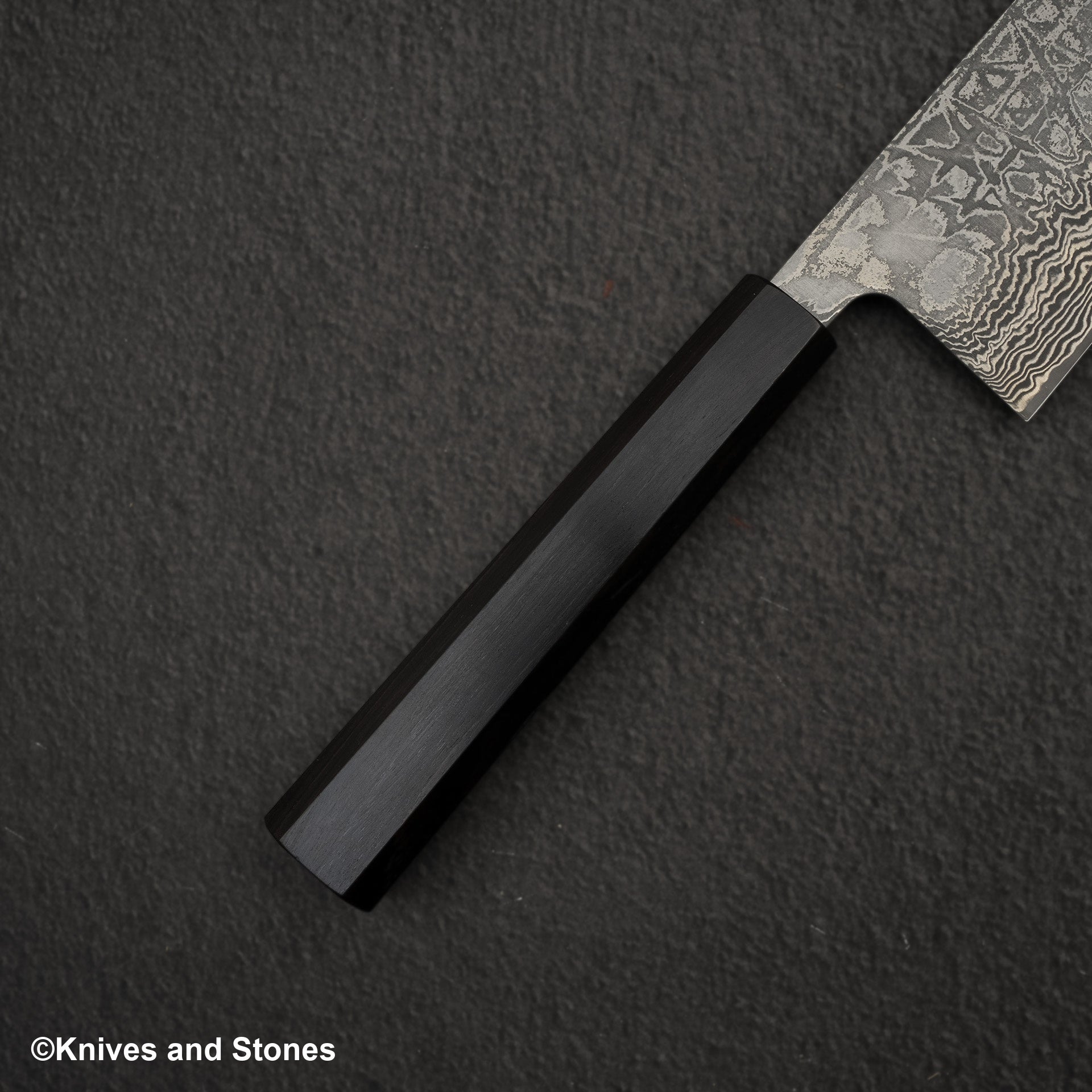 Shiro_Kamo_Kurokumo_SG2_Black_Damascus_Gyuto_210mm-20240907-02.jpg Shiro Kamo Kurokumo SG2 Black Damascus Gyuto 210mm Ebony, view 2